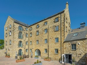2 Bedroom Puffins Burrow Apartment in the Heart of Alnwick, Northumberland, England